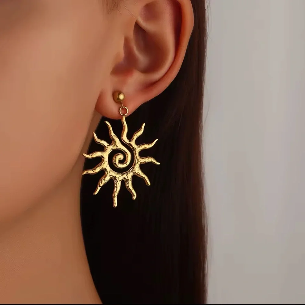 18K Gold Radiant Sun Earrings NEW! - Picture 3 of 13